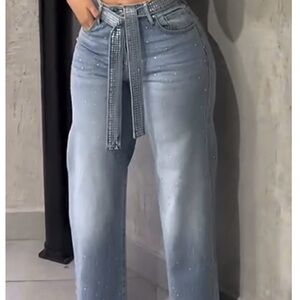 Women's Light Blue Jeans no
Belt